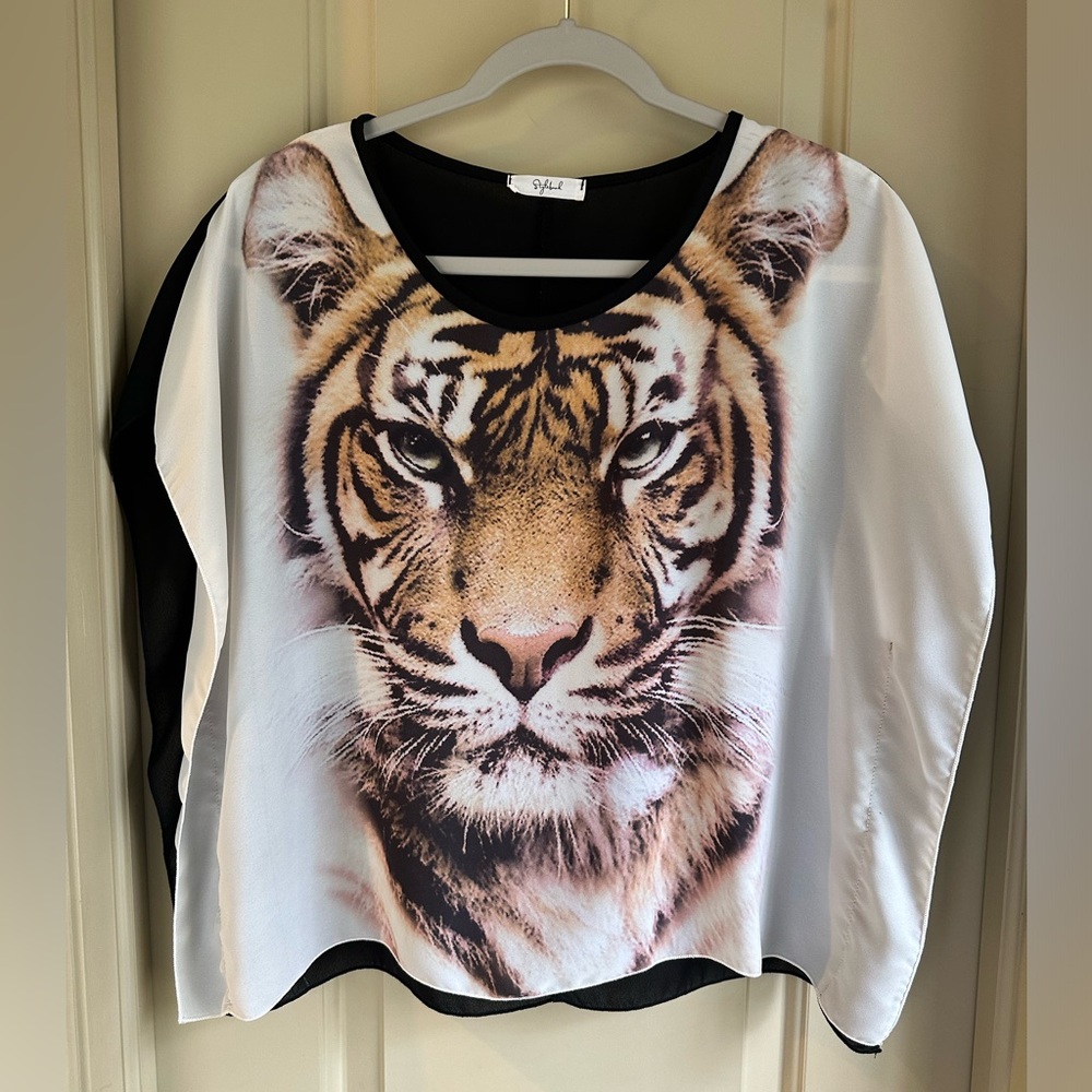 Women’s Stylebook Tiger Face Shirt; No Size Tag, Fits Like A Small